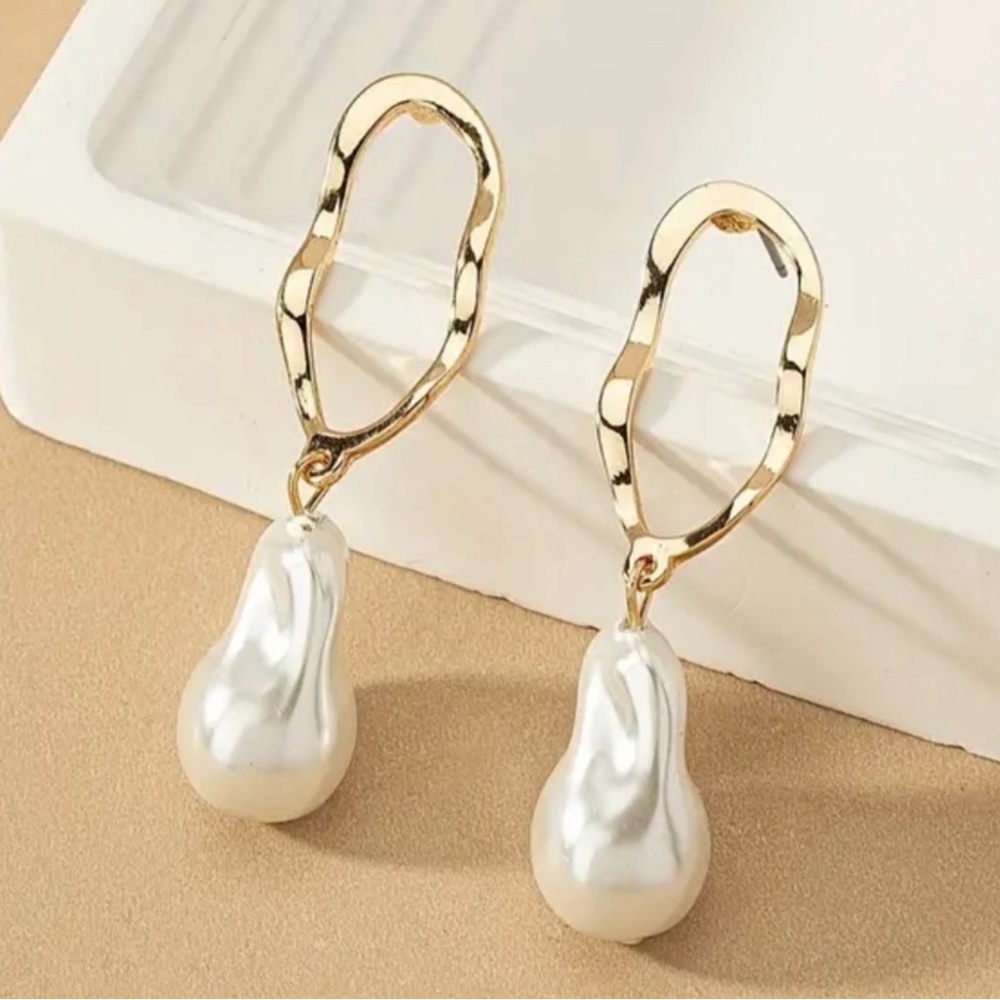 NWOT Charlotte 14K Gold Plated Pearl Drop Earrings